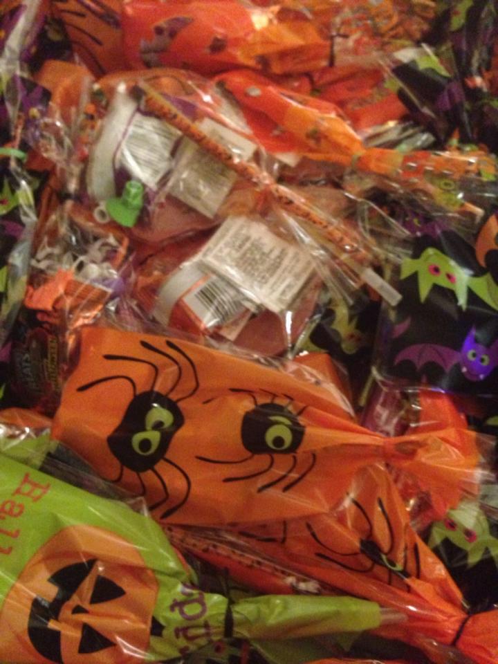 RUCommService's tweet image. Thanks to everyone who stopped by! Didn&apos;t make it? Make goody bags at home and donate them! #SpooktacularService