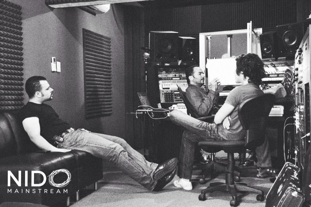 NIDOmainstream's tweet photo. @AndreMxOficial trabajo durante meses junto a #JavierCalderón y @RobertoRiveraRR  
para definir su #Sonido 💿 http://t.co/hdSRGzbDOq