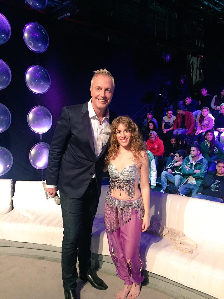 Laura Esquivel como Shakira moviendo las caderas en #TuCaraMeSuena <a href="/Laura_Esquivel/">Laura Esquivel</a>