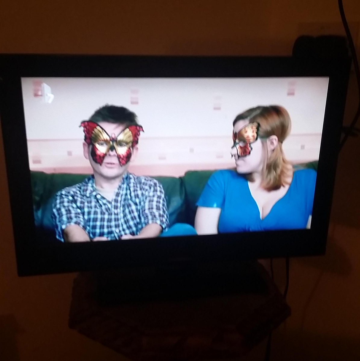 LaurenNotLozza's tweet photo. Catching up on #sexdiaries #webcamcouples this couple didn't want to be identified. Worst. Disguise. Ever. http://t.co/VpiF04Wz3a