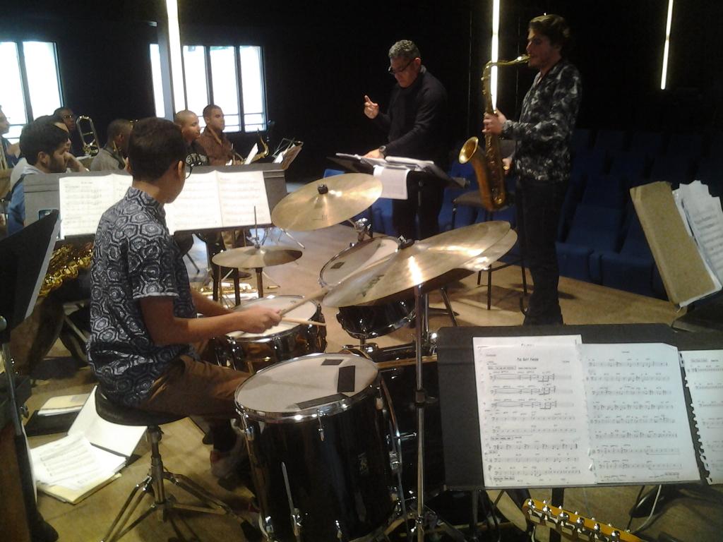 La <a href="/BigBandJazzSB/">S.B Big Band Jazz</a> ya esta en #Francia y ensaya en el Conservatorio Choisy Le Reu con <a href="/SamyThiebault/">Samy Thiébault</a>
