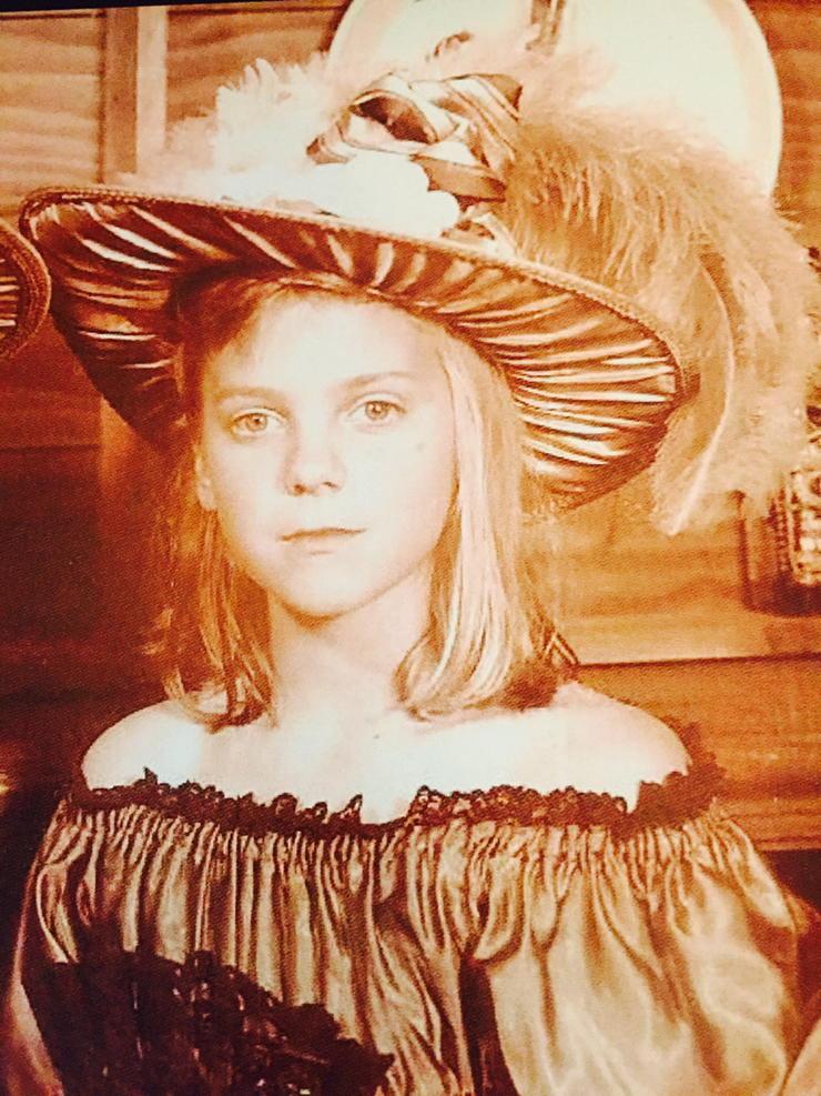 AnnaFaris's tweet photo. This is me at 13-turns out I'm 147 years old. #Being13 http://t.co/toCEsjS3g6 @bobfaris http://t.co/XXml8oPg3L