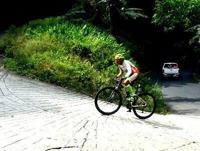 ZHINNO2012's tweet photo. #AraguaProBikeTeam #RanchoGra nde #Regresiva #FocusBike  #Giro #RudyProject  #Shimano #Comtinental #VenezuelaEresTu http://t.co/U0Yihx3JJA
