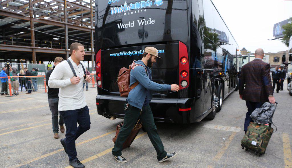 ChicagoSports's tweet photo. Photos: Cubs depart Wrigley Field, are on their way to Pittsburgh http://t.co/sWny0OFqoH http://t.co/vhlpIGLHMI