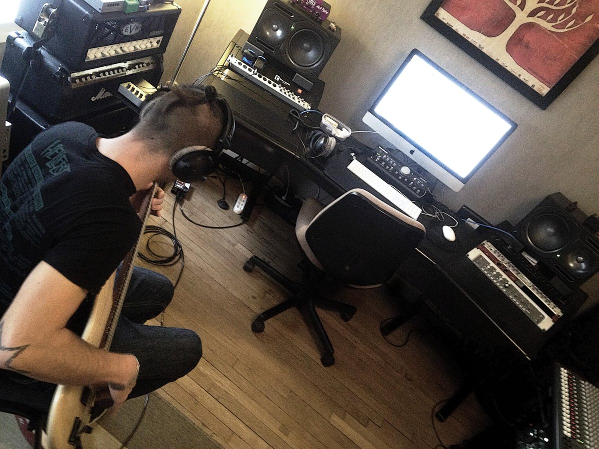 TESKA: recording the growling bass...