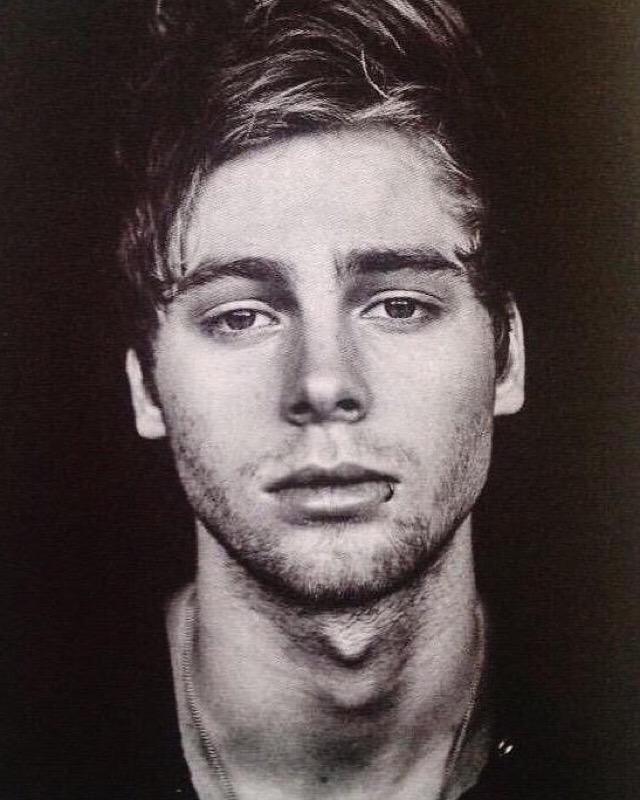 ProbablyBTS's tweet photo. When we all died because of the #5sosnotion70 pics πβ€οΈπ«#MTVFanWars5SOSFam http://t.co/C12Tke9nsB