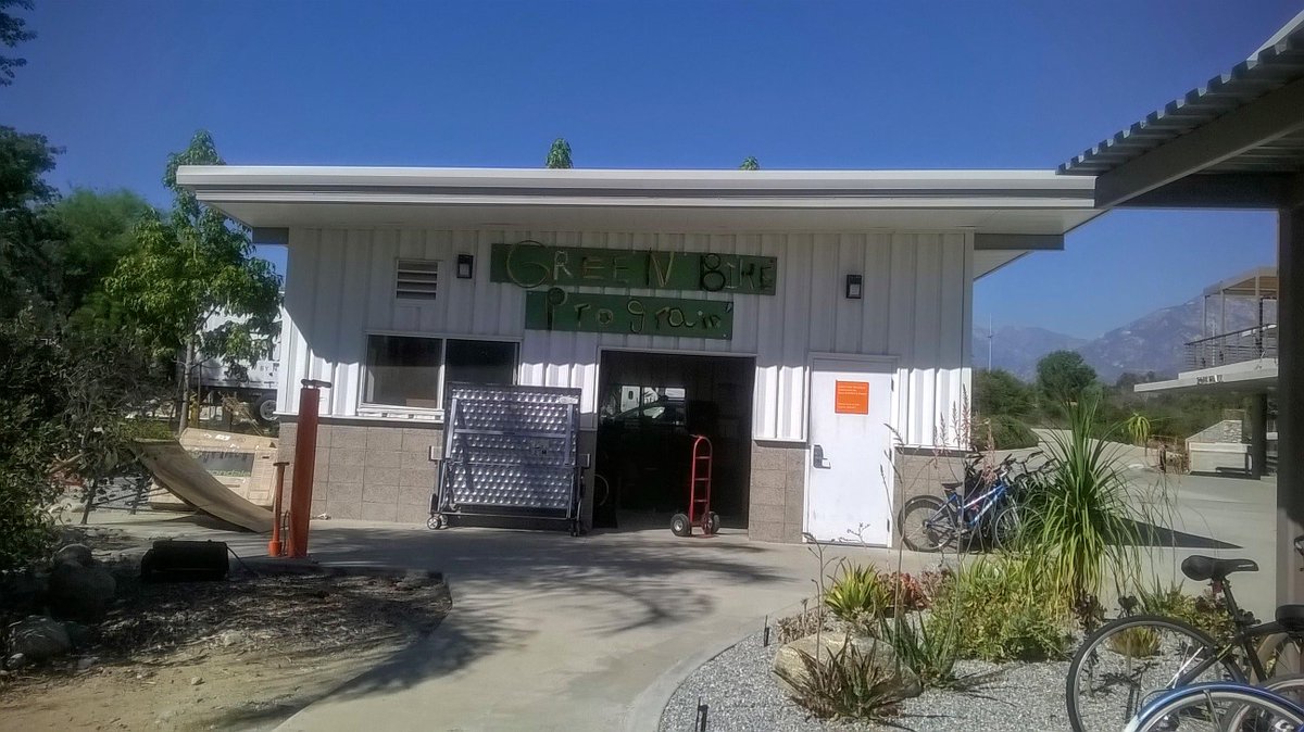 pitzer_alumni's tweet photo. No bikes to fix? Time to make some compost! #GreenBikeProgram #Pitzer http://t.co/GP0KjIcdSH