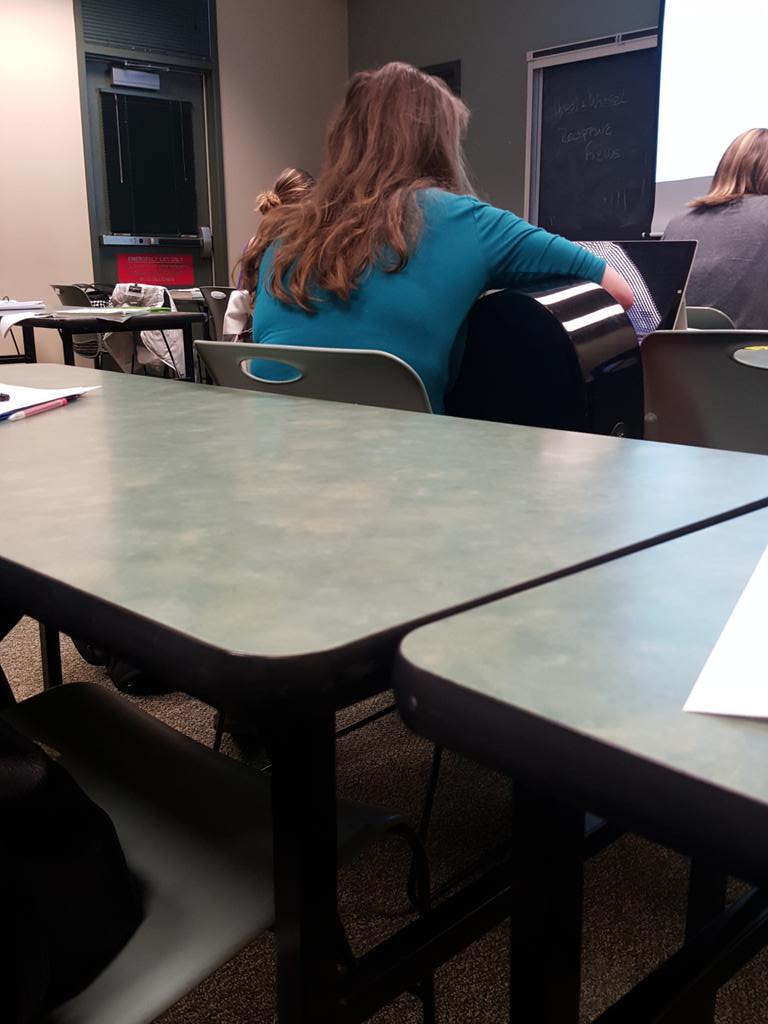 BreeBWrites's tweet image. I know we're on break from class... but why pull out a guitar? #soconfused #jamsesh #duringclass #what