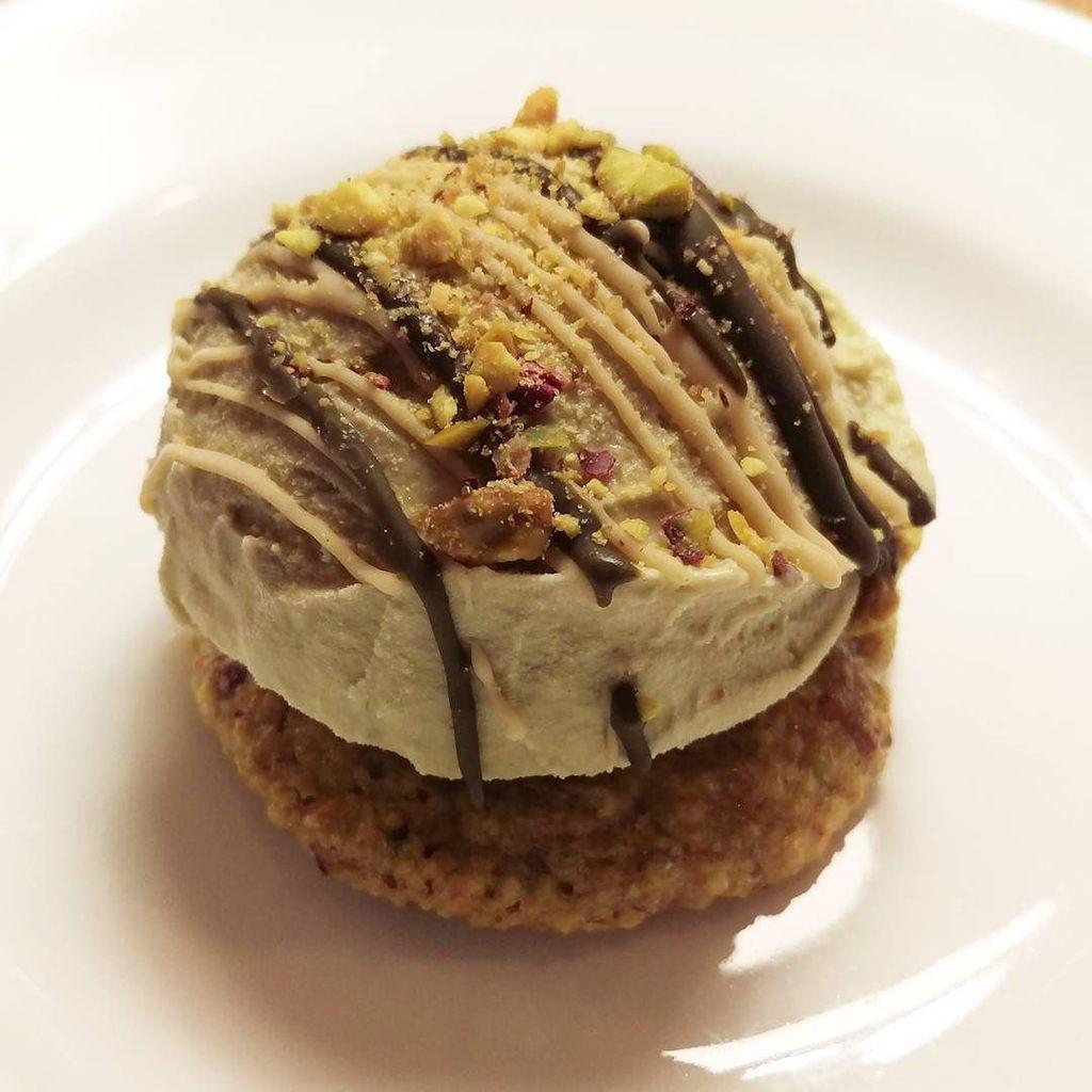 geekigirl's tweet photo. Round 3. Pistachio gelato cookie. @bar_ape #spottheape http://t.co/Rot14XbiZa http://t.co/mDZ2hPKtRD