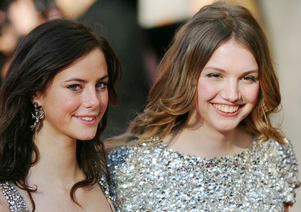 SkinnersBR's tweet photo. Kaya Scodelario e Hannah Murray em 2009, donas de Skins. http://t.co/Yab9Pn09OZ