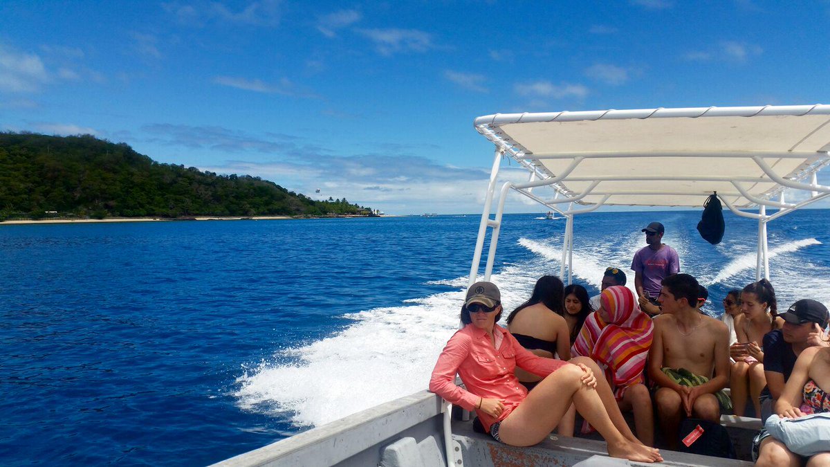 harvestinroads's tweet photo. The @freemancollege group passing by Castaway Island (yes, where ‘Castaway’  was filmed!) #immersion #paradise #fiji http://t.co/4dJus5l320