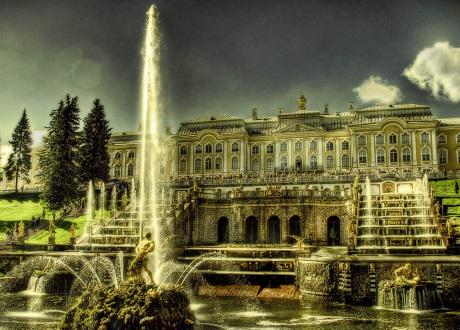 Большой дворец в Петергофе tourcentrum.ru/petersburg-eks…