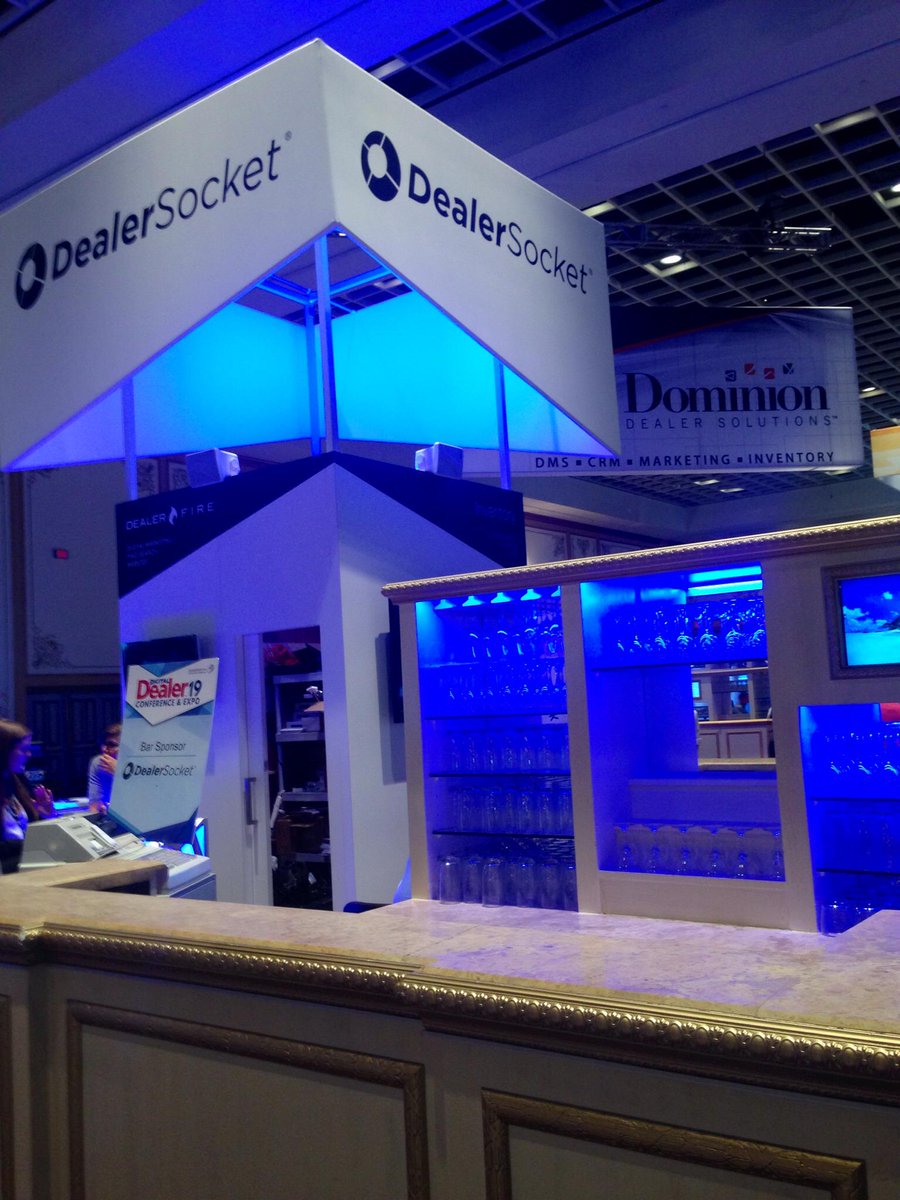 DealerSocket's tweet photo. Happy hour at #DD19 is in 15 minutes. Get your free drink tickets at our #booth331 // #inventoryplusdrinks http://t.co/8g71Y2wJ8c