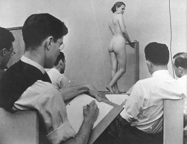 VasuUofS's tweet photo. Figure Drawing Session this Wednesday, in the drawing studio, 5-8pm!\
#vasu #figuredrawing http://t.co/Md9FWpJtl0