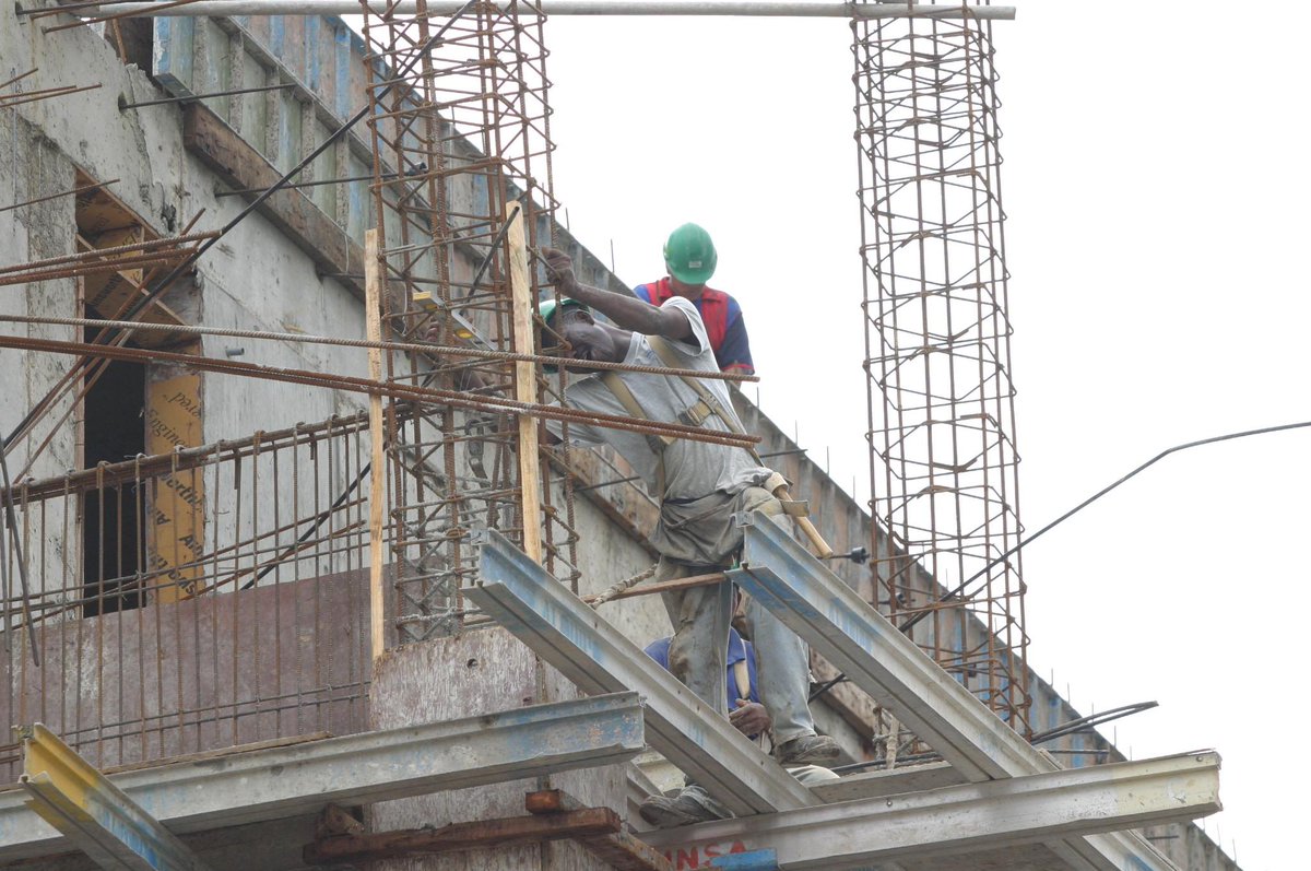 PanamaAmerica's tweet photo. #LaMasLeida Construcción es impactada por alza constante de precios. http://t.co/vh4hlSzMmI http://t.co/UAIGuiSBAp