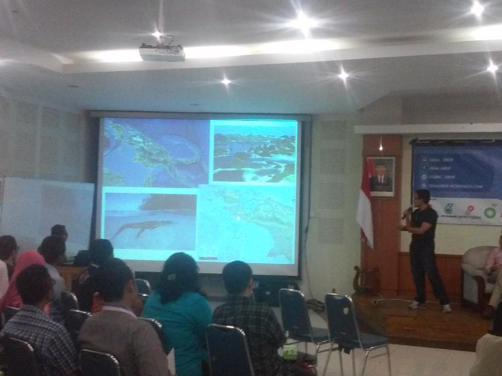 [LIVE REPORT] Presentasi pertama dari Bapak Ario Arief, wellsite geologist Total #Gema2015 #LPG
