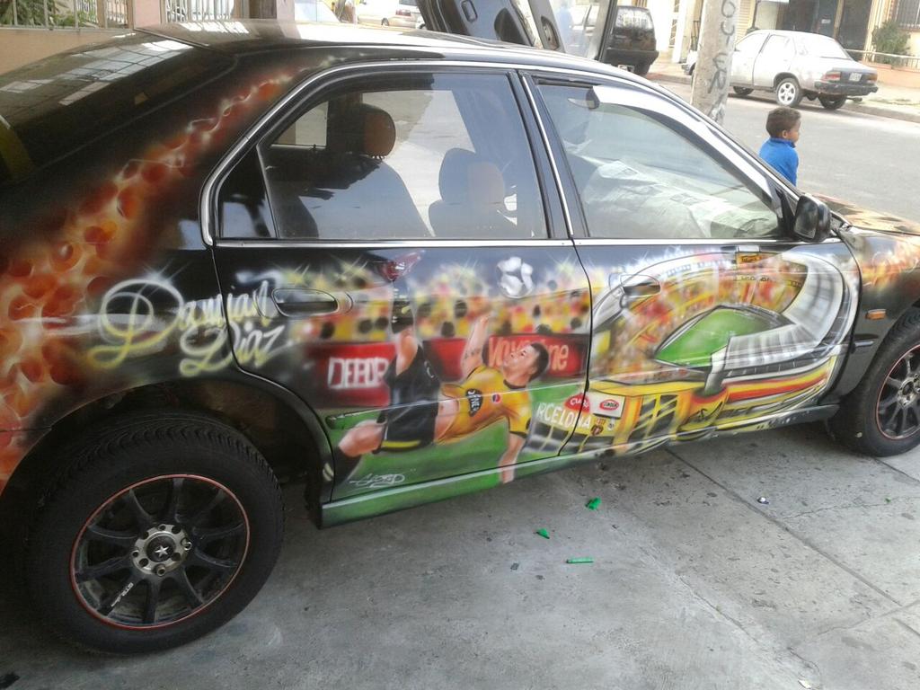 gaby5to's tweet photo. @Kitudiaz1070 saludos desde Yaguachi - Ecuador para recordar siempre tu chilena marcado n mi vehículo Kitu http://t.co/3991qDJq2s