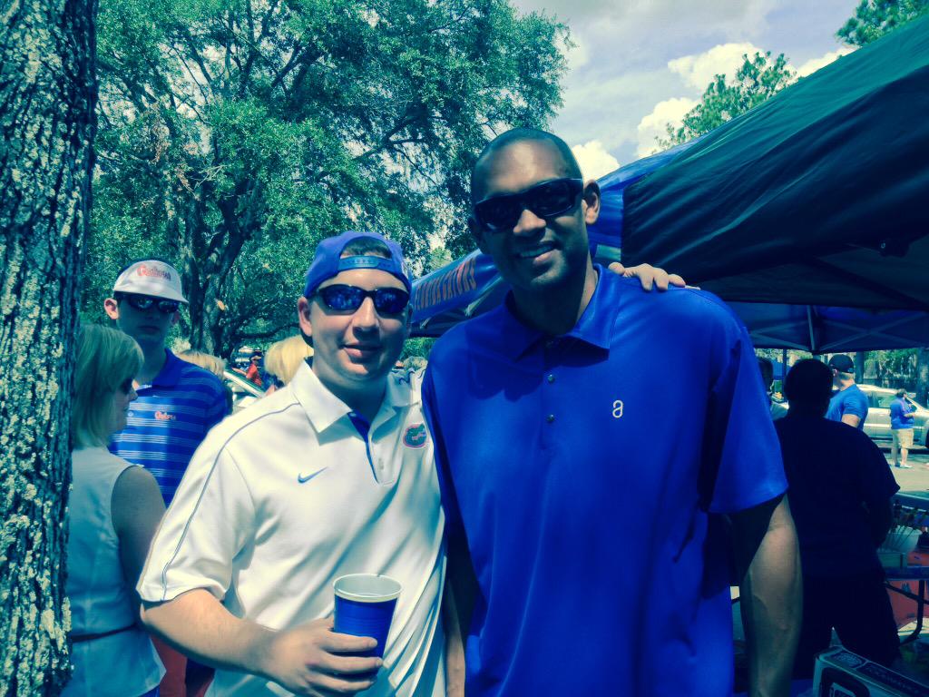 SCaster6's tweet photo. Happy birthday @realgranthill33 http://t.co/kvCZwuSTSe