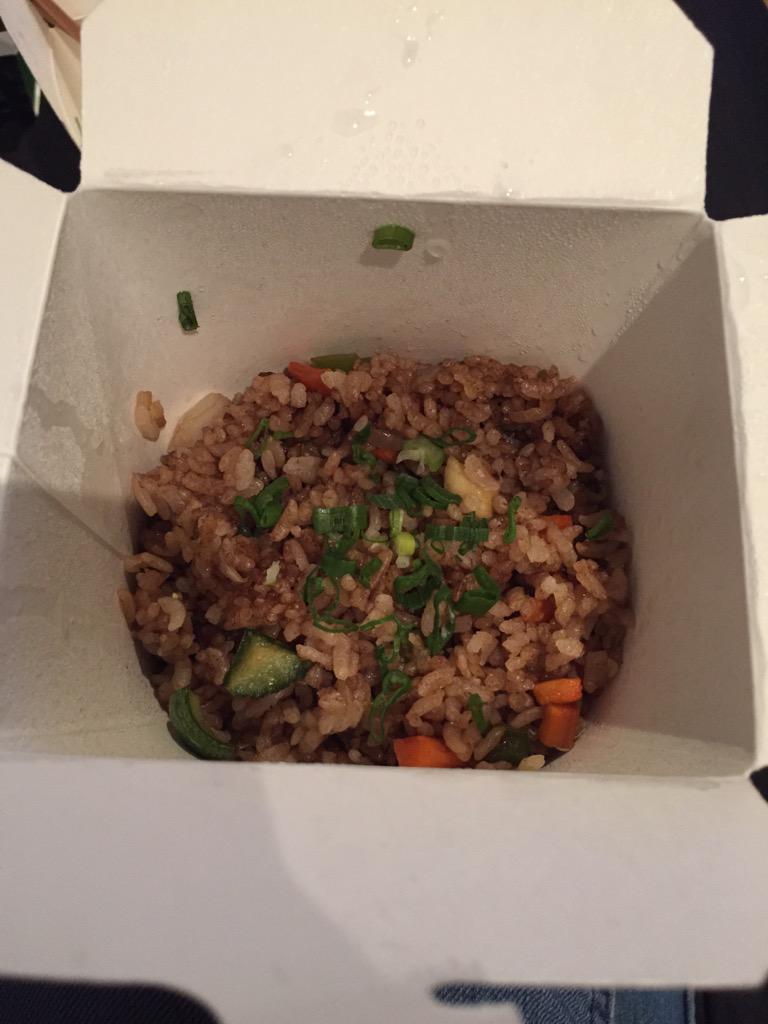 Vikate9's tweet photo. @sushiroll_mx es neta la cantidad de arroz que trae??? Se pasan... http://t.co/PS9lp65NH6