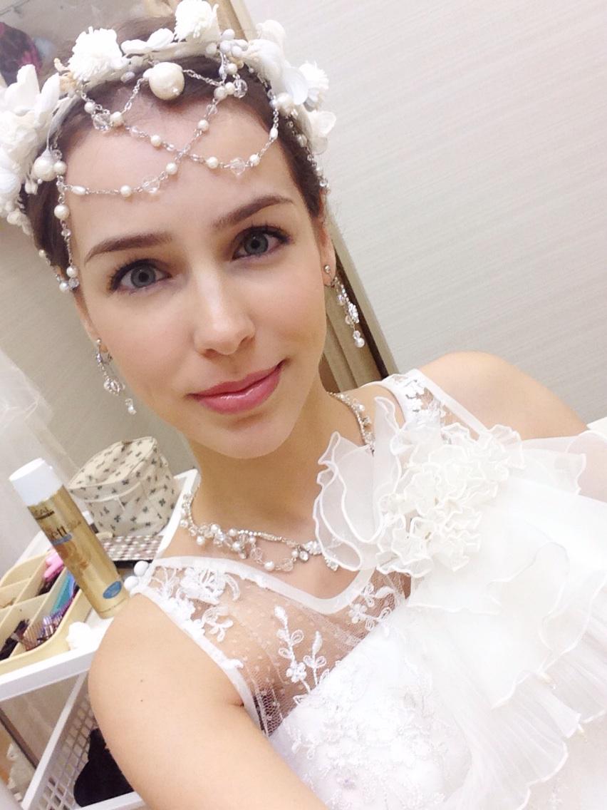 Stefanie Joosten 少し眠いけど 素敵なドレスを着せてもらって幸せです 撮影頑張ります A Little Bit Tired But Being Transformed Into A Bride Is Always Fun Http T Co Gsvwlcf4ws Twitter