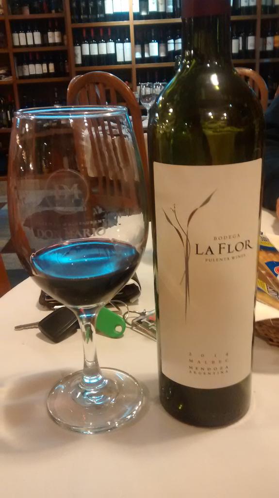 elrodrilopez's tweet photo. En tu cumpleaños se brinda con un vino de tu creación. Suerte en Portugal. Trae mucho oporto. cc @JavierLoForte http://t.co/cV9jxSr1Ft