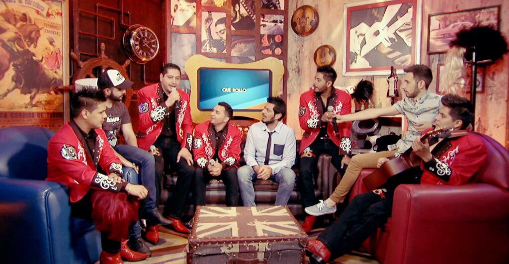 bethyavalos's tweet photo. Hoy no se pierdan @QueRolloOficial invitados @pequenosmusical @TvBandamax 8pm http://t.co/Xw79ml7t3p @aldoborre28 @mayito122408 @Paqwitto