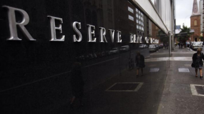 9NewsAUS's tweet photo. Reserve Bank keeps interest rates steady at record low of 2%: http://t.co/cWOXI6aJGO #9News http://t.co/Rxv5XU2pAf