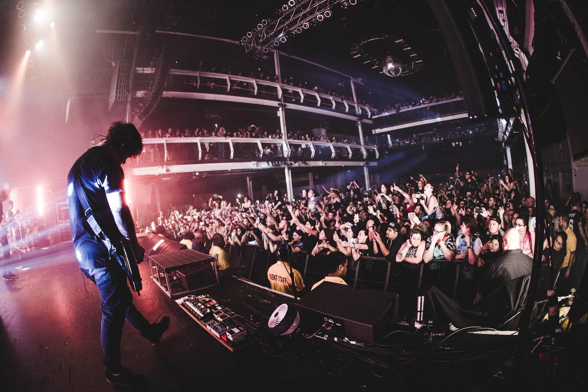 bmthofficial's tweet photo. New York, NY tonight.

📷 - @ashleyophoto http://t.co/YwDbl30FVH