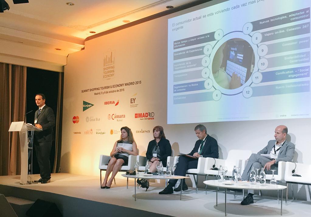 TSQTINSTITUTE's tweet photo. @PedroValdes de @IndraCompany analizando el comportamiento consumidor, expectativas en el viaje durante el #SSTE2015 http://t.co/EF27zdiRdI