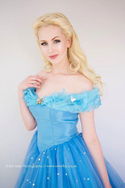 PrincessAppear's tweet image. Have courage and be kind, 🌟 to book this waltzing princess call us now!Hopefully she doesn't leave anything behind!👡