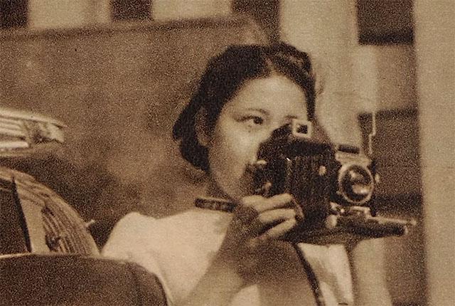 Japan’s First Female Photojournalist is Still Shooting at the Age of 101 - petapixel.com/2015/10/05/jap…