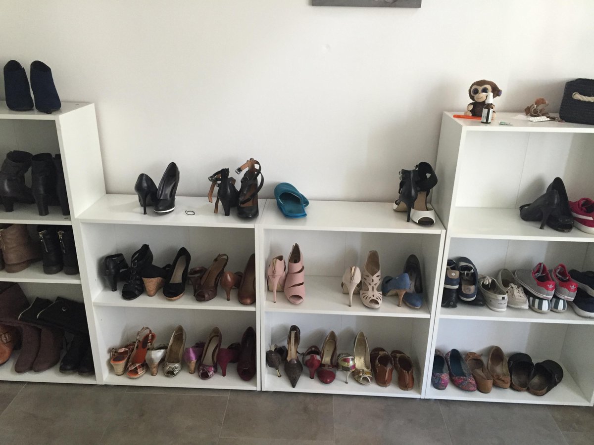 PiSaDev's tweet image. warum? #schuhe #lady #shooting