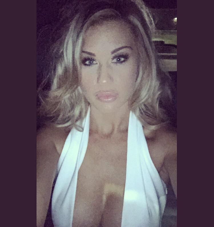 s_jaye1's tweet photo. Birthday dinner at @SheeshChigwell 😍 http://t.co/AcnZzkRG4P