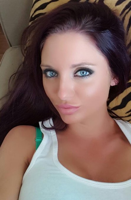 Kisses to my tweeters xoxoox http://t.co/FsSHshsMYt<a href="/tag/newprofilepic"class="tags"><span>#newprofilepic</span></a>