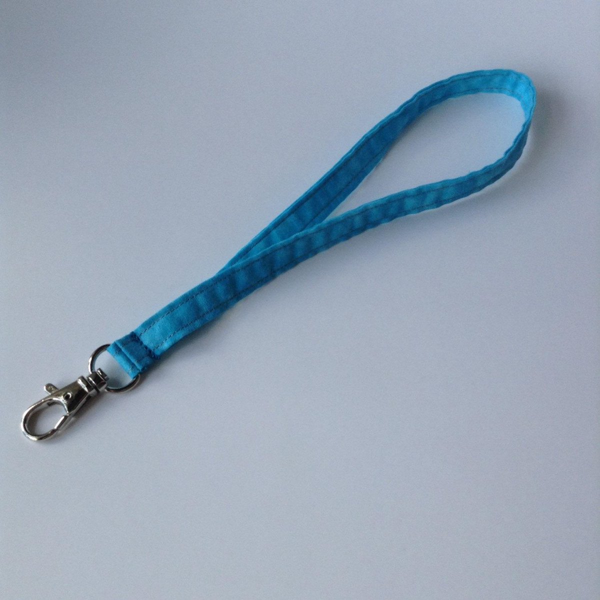 lilfoxdesigns's tweet image. Key chain wrist strap - wristlet strap key fob - cell phone wallet… etsy.com/listing/245717… #Etsymntt #WristletStrap