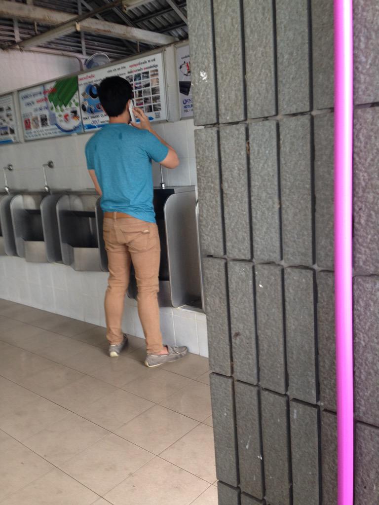 tanasub2's tweet photo. ยั่ววว กูอีก. สัสสส ฝนตกยิ่งเงี่ยนนน ยุ http://t.co/TRLpF4VrtH