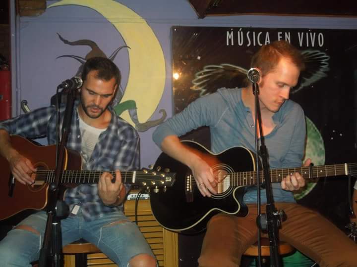 Yo_embustero's tweet photo. Hoy hace 3 años que @LosEmbusteros estuvieron tocando en @SalaBuhoReal ☺ http://t.co/gTLH5EnIZa
