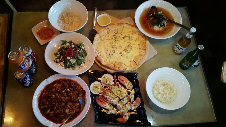 놀라운 조합! 미친가격! 명동 데이트 필수코스! ♥더식당♥에서 화덕피자와 매콤한 직화쭈꾸미 그리고 랍스타까지 놀라운 가격에 함께 드셔보세요~▶ thesicddang.fordining.kr    #명동맛집