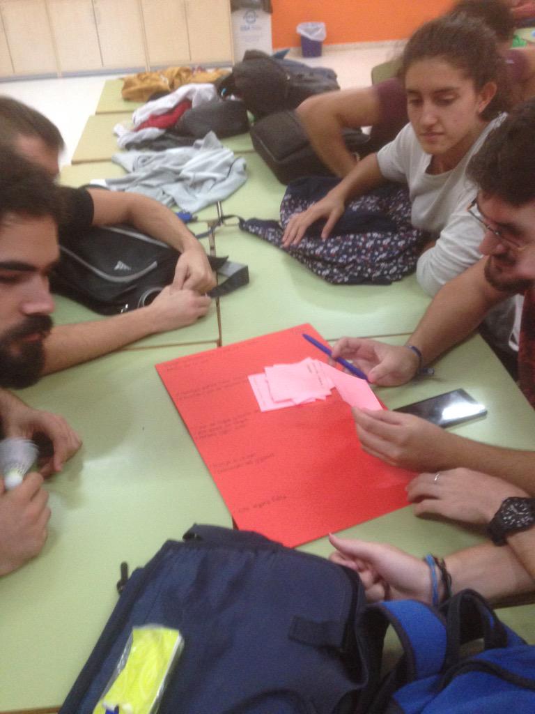 tsaafdvedruna's tweet photo. Aprendizaje cooperativo y productos finales de #PBL #Badminton #TSAAFD #aprendizajecooperativo @ccffvedrunasev http://t.co/ETUU7qAhVD
