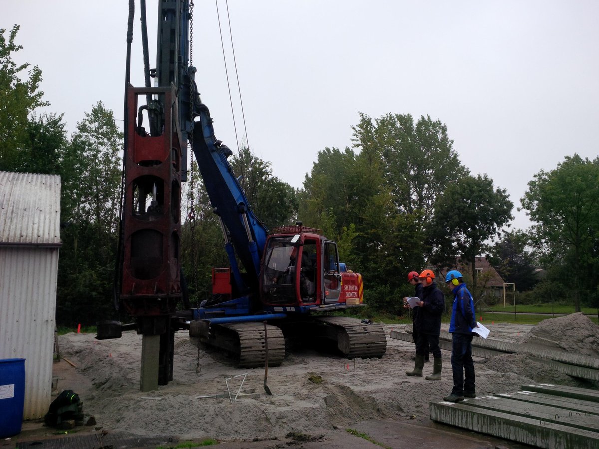 Eerste paal voor de nieuwe energiezuinige koelmachinekamer <a href="/marfo_nl/">Marfo</a>