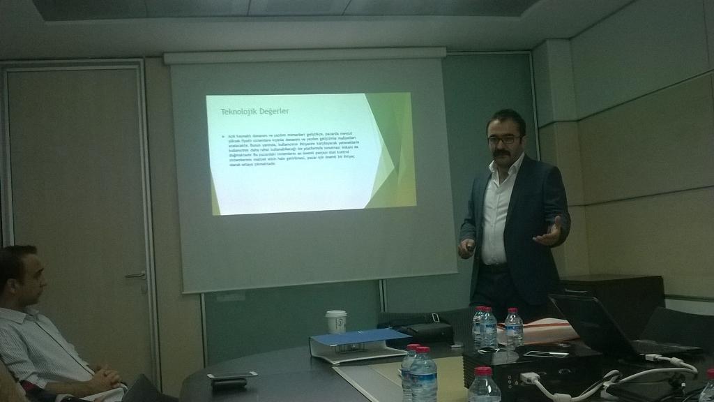 SmartsUnited's tweet photo. Birbirinden başarılı girişimciler bugün @etugaraj 'da jüri karşısında. @VivekaInc @KazimYalcinoglu http://t.co/eqBGbGOkFj