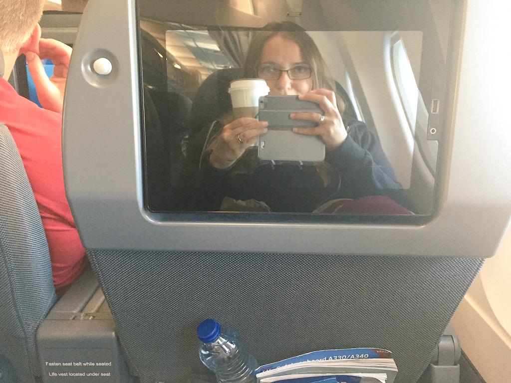 illo_luv's tweet photo. DUDE!!!! SAS updated their planes AND I got bumped up to PLUS!!!!! #sasnewcabin http://t.co/UEwywcv4BO
