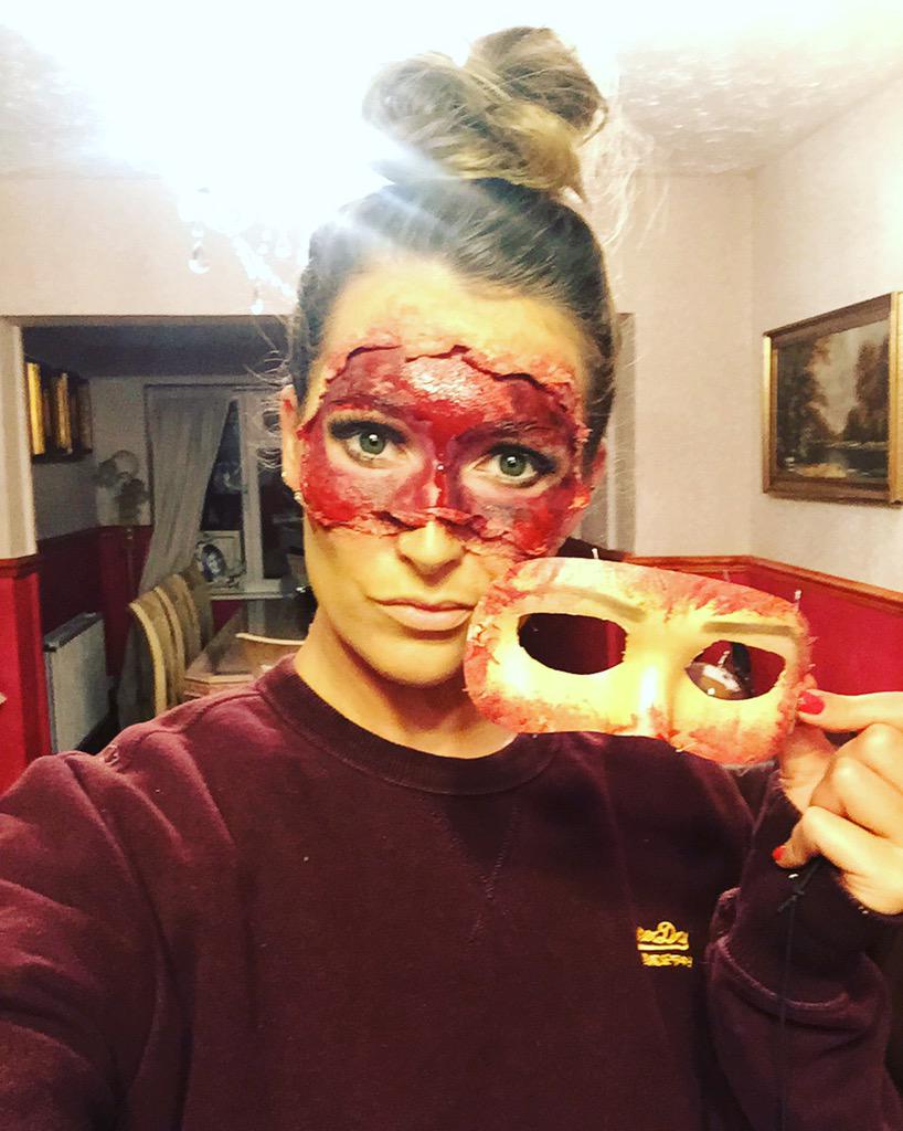 LSachamulock's tweet photo. "Flesh Mask" #fleshmask #masquerade #fakewounds #specialeffectsmakeup #specialfx #fakeblood #fakewounds #insane http://t.co/fheTDre78u