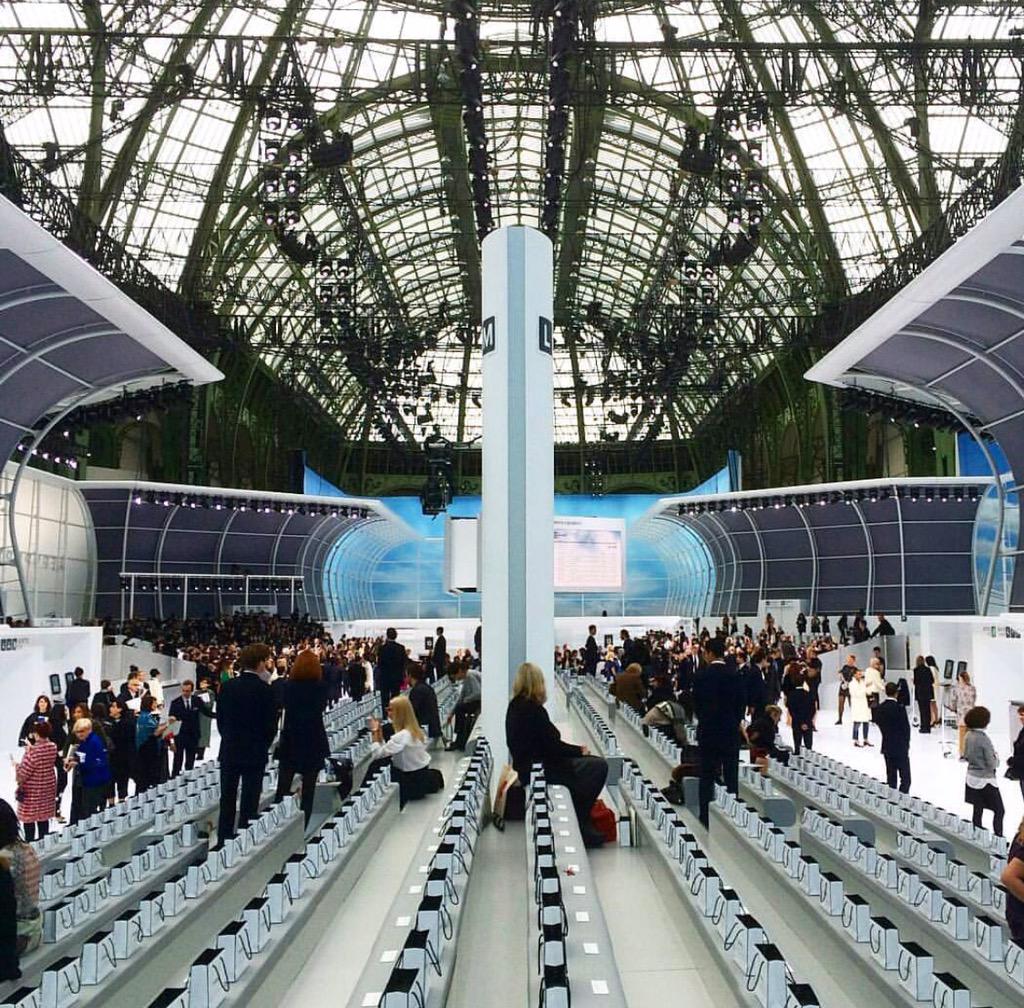 6MON2PANAME (@6mon2paname) on Twitter photo Hier c'était #AirFrance aujourd'hui c'est... #ChanelAirlines #Paris RT <a href="/IAMFASHlON/">IAMFASHION</a>: The set. Chanel Airlines. #PFW Hier c'était #AirFrance aujourd'hui c'est... #ChanelAirlines #Paris RT <a href="/IAMFASHlON/">IAMFASHION</a>: The set. Chanel Airlines. #PFW