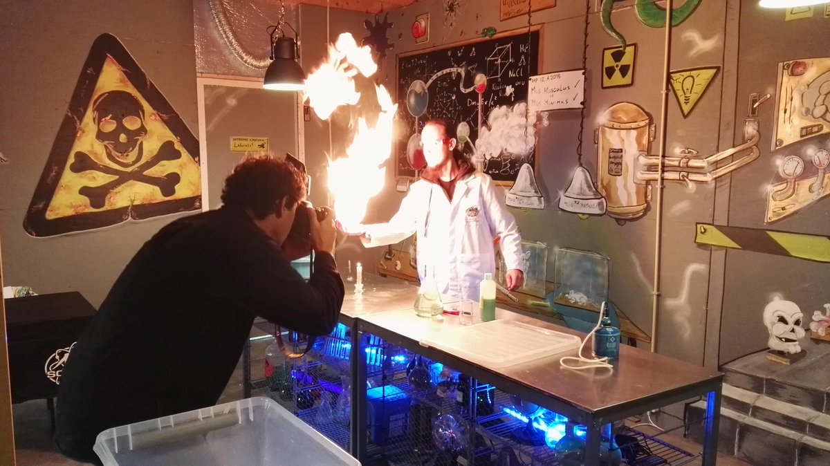Professor Handige Harrie van @madsciencenl op de foto voor het <a href="/brabantsdagblad/">Brabants Dagblad</a>. Wetenschap en techniek is hot!