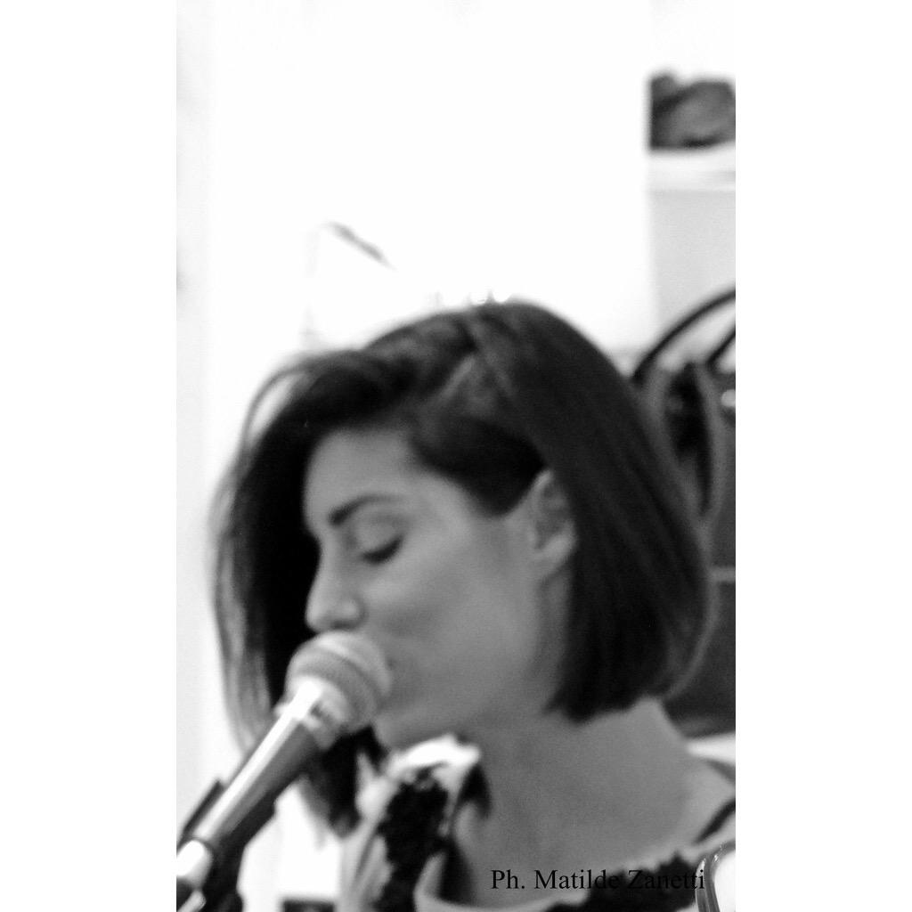 matilde_zanetti's tweet image. @biancaatzei buon pomeriggio😘 #bianca #atzei #mysinger #music #singer #amorinomio #cuore #vfno2015 💙