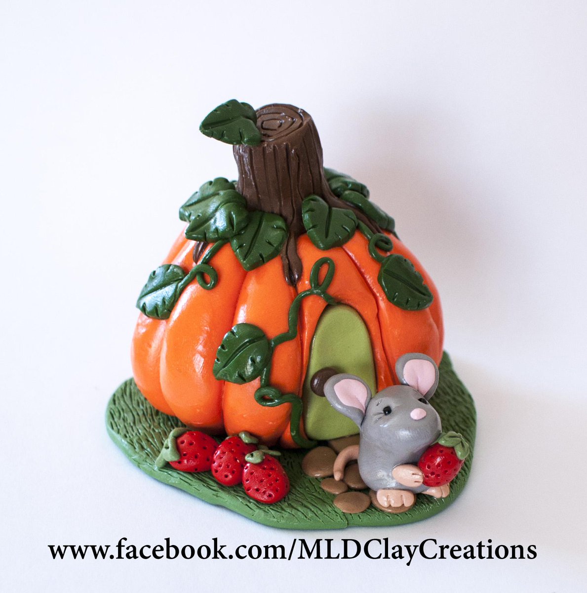 Megan_Durocher's tweet photo. #etsy #polymerclay #Halloween #handmade #custommade #MeganMakesArt #pumpkins #art http://t.co/LRZPrSNVhT http://t.co/GxsNSYlEyr
