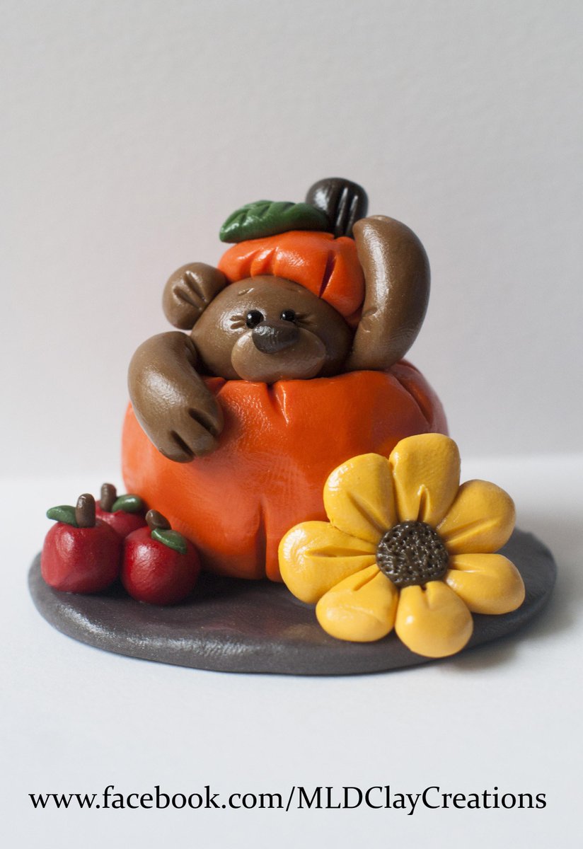 Megan_Durocher's tweet photo. #etsy #polymerclay #Halloween #handmade #custommade #MeganMakesArt #pumpkins #art http://t.co/LRZPrSNVhT http://t.co/GxsNSYlEyr