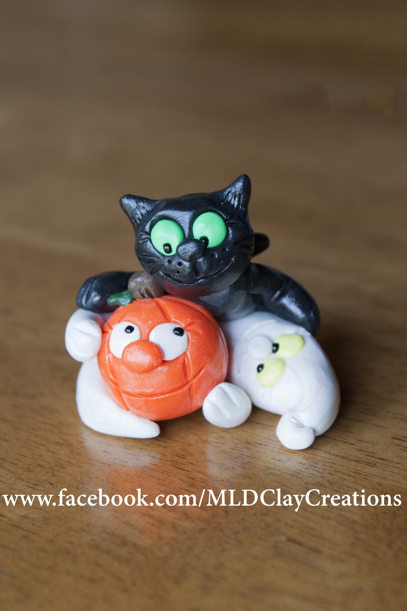 Megan_Durocher's tweet photo. #etsy #polymerclay #Halloween #handmade #custommade #MeganMakesArt #pumpkins #art http://t.co/LRZPrSNVhT http://t.co/GxsNSYlEyr
