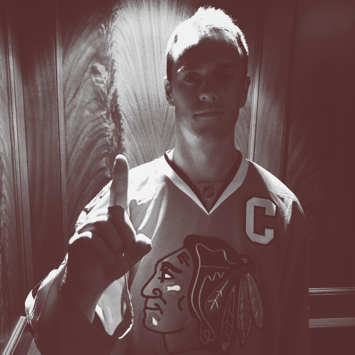 NHLBlackhawks's tweet image. 1. 

#RaiseTheBanner
